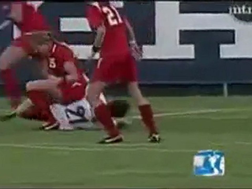 So hart ist Frauenfußball...