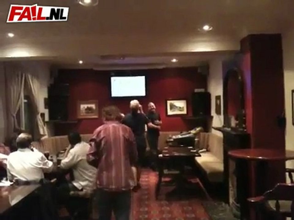 Karaoke mit Müttern Fail