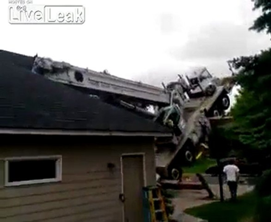 Crane zermalmt Hausdach