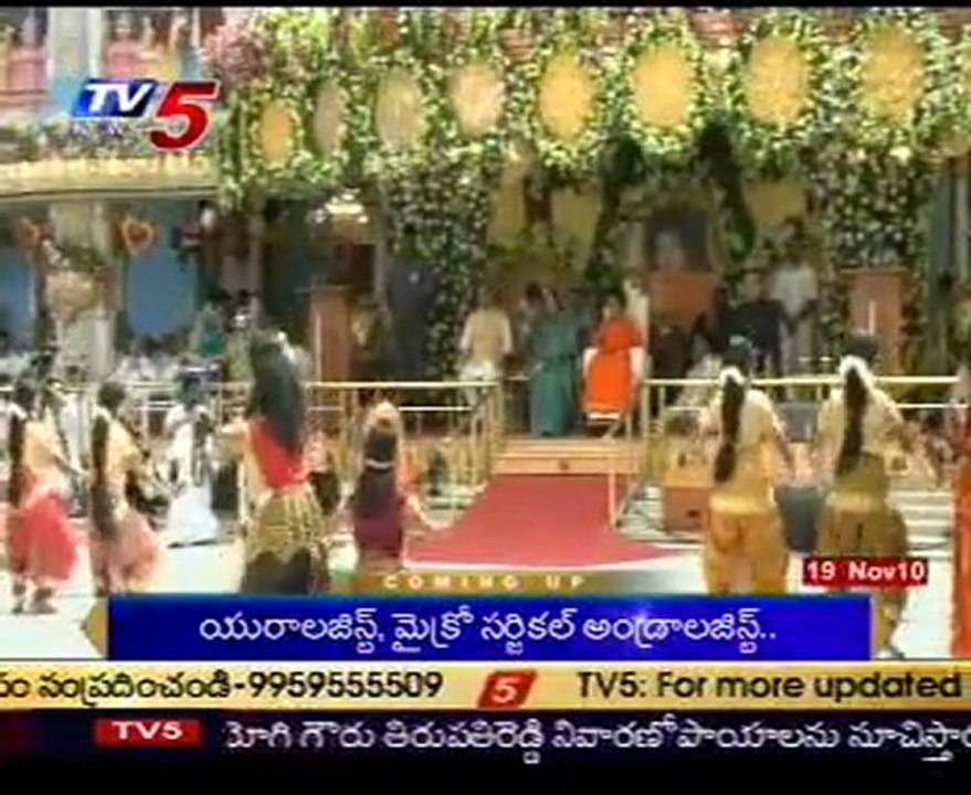 Pratibha Patil seeks Baba blessings