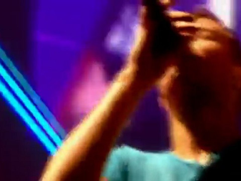 Coldplay - Every Teardrop Is A Waterfall (live at Glastonbury 2011)