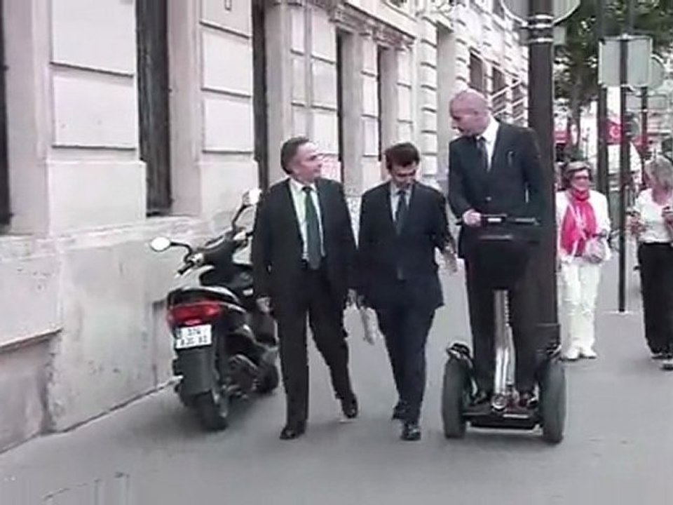 Découvrez "Mobilboard powered by Segway" sur NRJ12