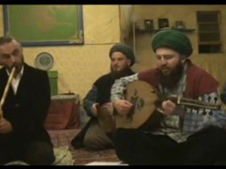 BİR YEŞİL SANCAKLI SULTAN GÖRÜNDÜ