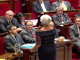 Standing ovation des députés UMP pour Lagarde à l'Assemblée