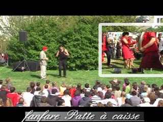 L'ABER-WRAC'H 29 - 24 04 2011 arts de la rue dans les jardins du sémaphore (1ère partie)