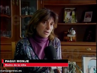 Padres que esperan encontrar a su hija