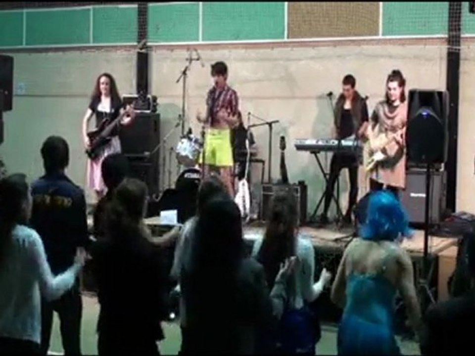 Deadfly - La Macarena (live Oeyreluy 2011)