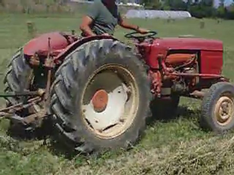 presse JD 224T +TRACTEUR RENAULT 80S