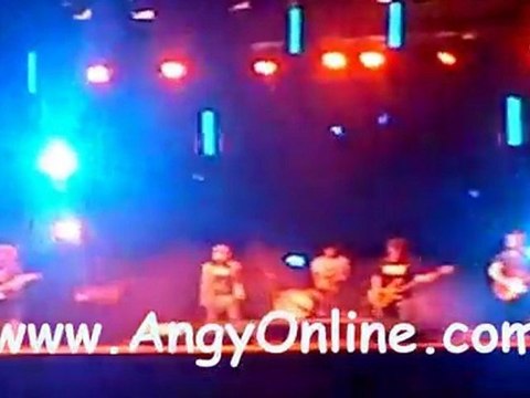 Angy cantando Quiero que me dejes Salir y Solo un Cuento en Usera el (26/06/11)