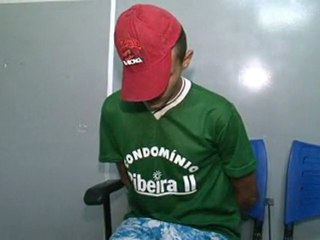 Furto - Homem é preso roubando material de construção de uma imobiliária