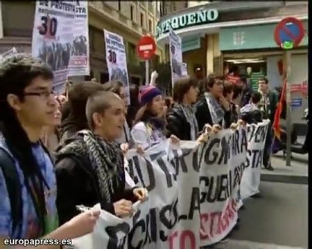 Estudiantes se manifiestan por un futuro más digno