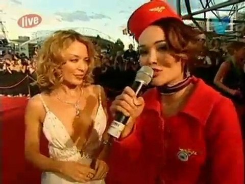 Kylie Minogue - red carpet interview @ aria awards 2002