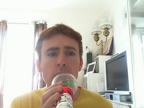 Wiwi égratigne don't make war Captain make love