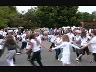 Plachy-Buyon : les écoliers  passent en revue toutes les époques