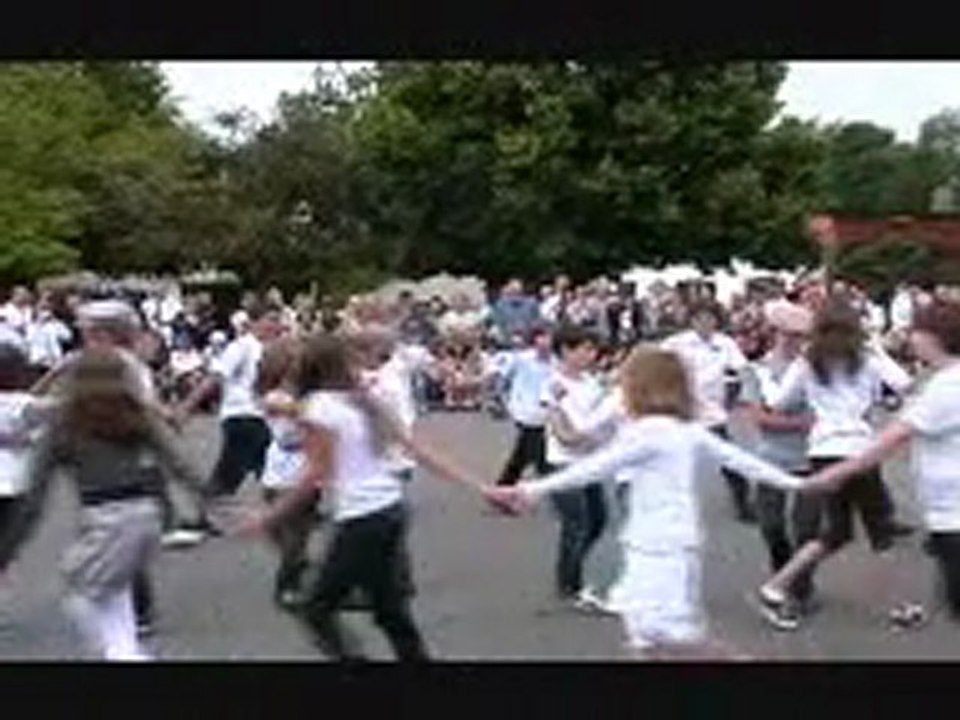 Plachy-Buyon : les écoliers  passent en revue toutes les époques