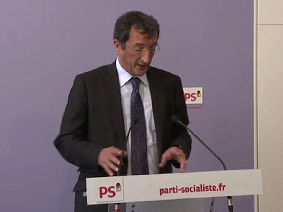 "Martine Aubry se met en réserve du premier secrétariat pendant la campagne des primaires."