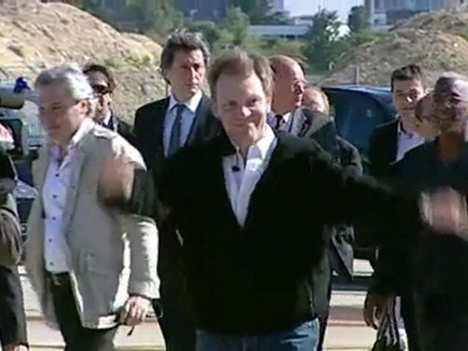 Hervé Ghesquière a affirmé, qu'avec son collègue Stéphane Taponier, ils n'avaient "jamais été menacés de mort, jamais frappés" pendant leurs 18 mois de détention en Afghanistan