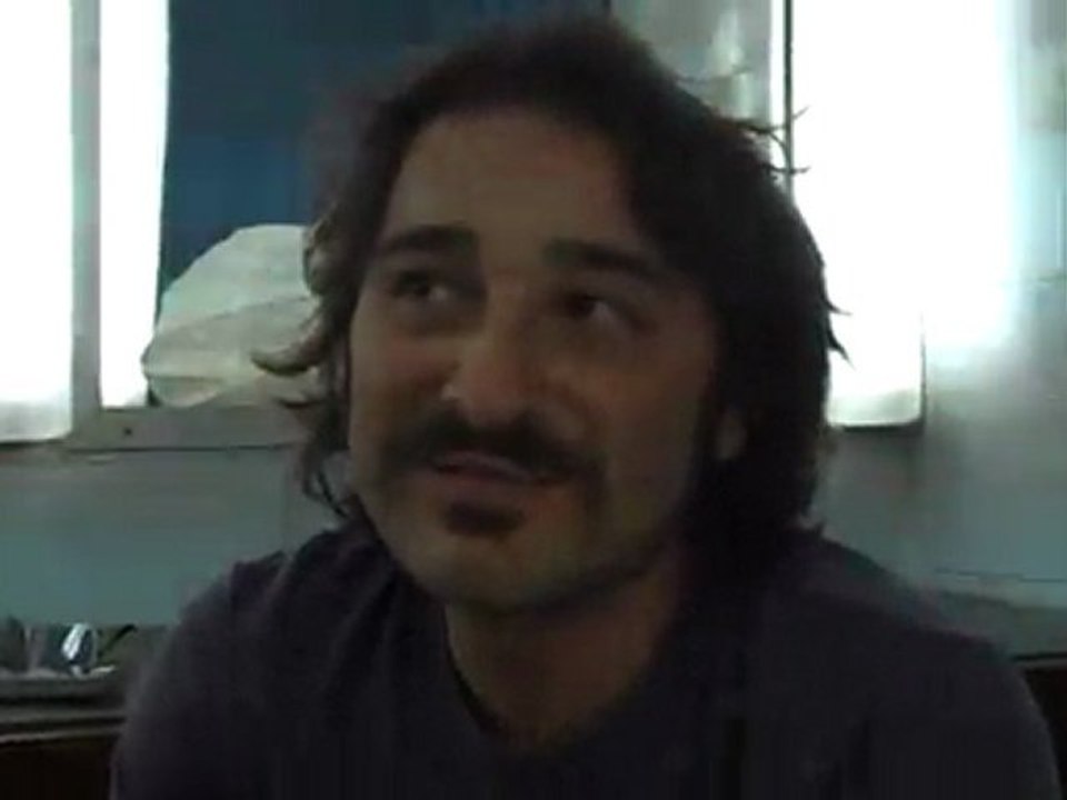 Ο Βασίλης Χαραλαμπόπουλος στο cosmo.gr 1