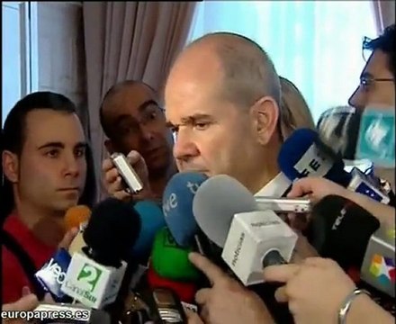 Chaves no se plantea dimitir y acusa a Arenas