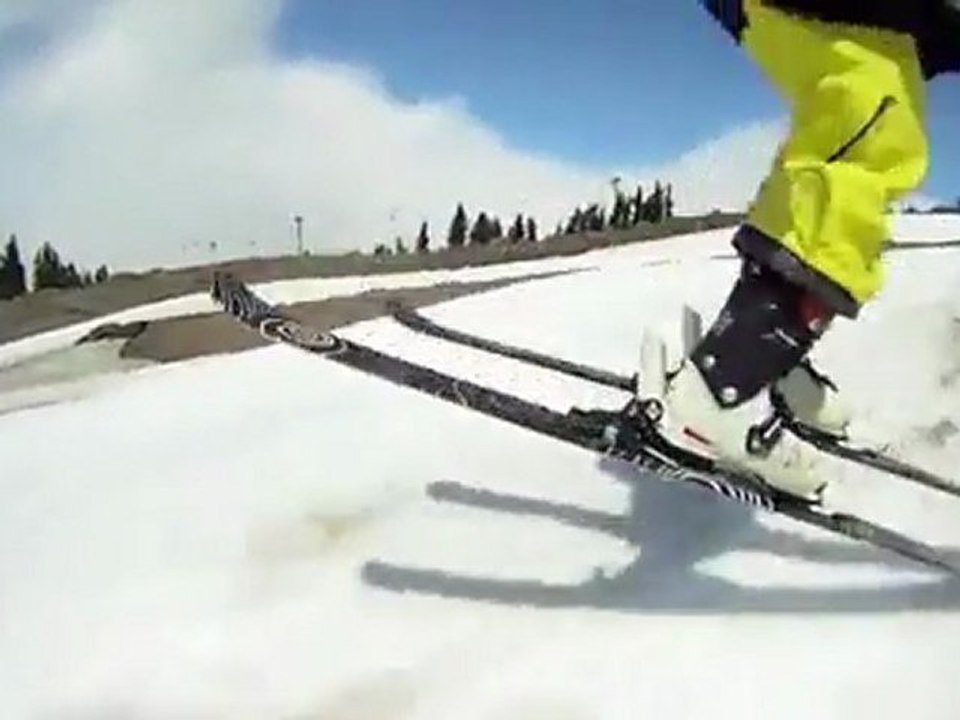 ski freestyle 2011 réalisé par pierrot sur une musique de David Guetta  SWEAT