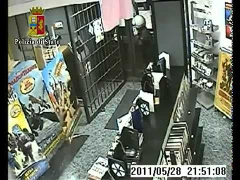 Roma - Arrestati due rapinatori nel quartiere Spinaceto