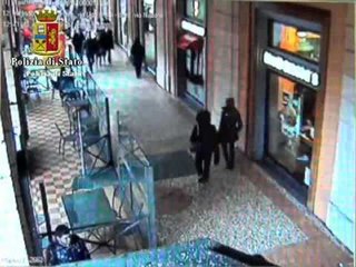 Bologna - Baby gang, fermate due ragazze