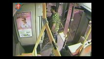 Milano - Armato di pistola dirotta bus