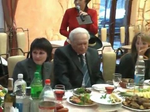 Дуэт VIK - тамада, ведущие на свадьбу, юбилей в Днепропетровске - конкурс Волшебная шляпа