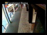 Roma - Rapina in banca minacciando con una siringa