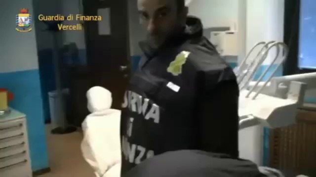 Vercelli - Scoperto e denunciato un falso dentista