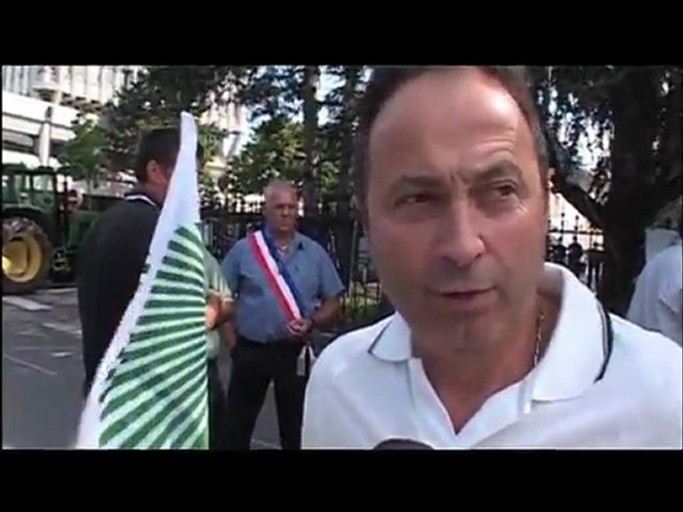 Manifestation des Agriculteurs des pays de Savoie contre les caravanes des gens du voyage