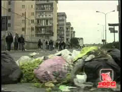 Napoli - Rifiuti, proteste e barricate in tutta la città