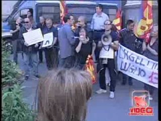 Napoli - La protesta degli LSU davanti al Duomo