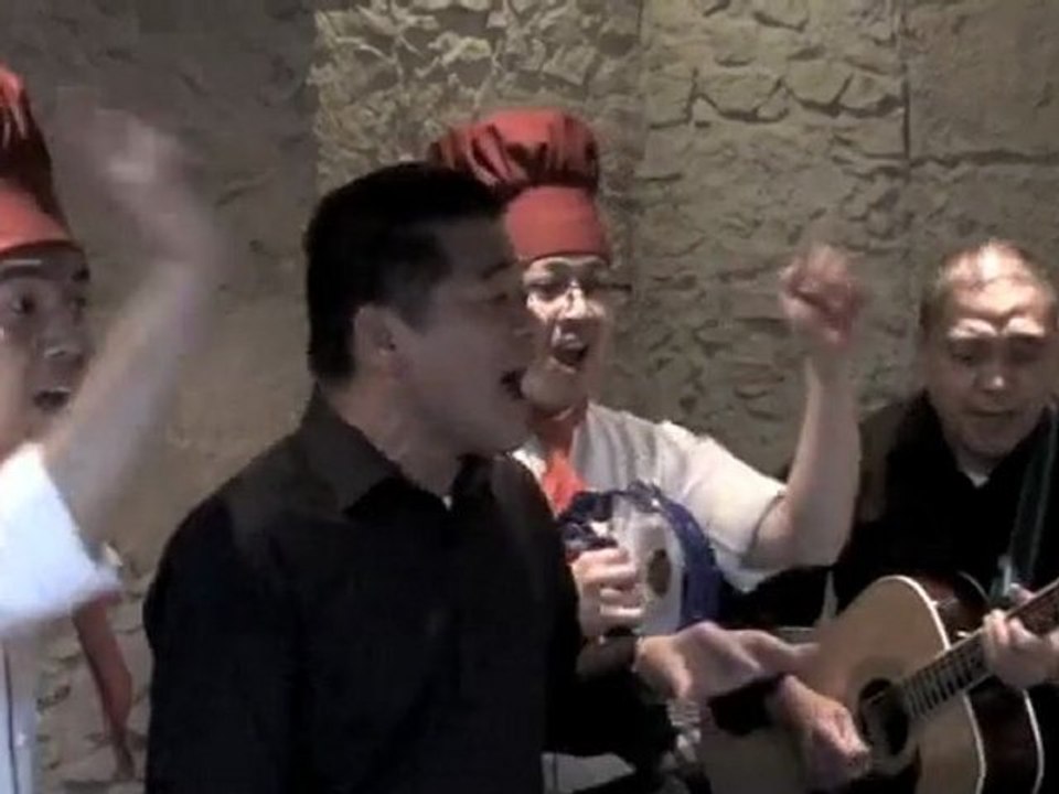 Chai Yo Restaurant singer