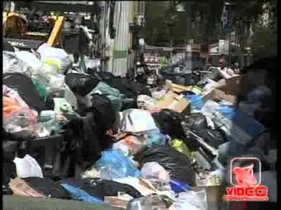 Napoli - Rifiuti, le proteste dei cittadini