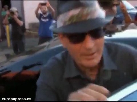 Charlie Sheen saca su lado más solidario