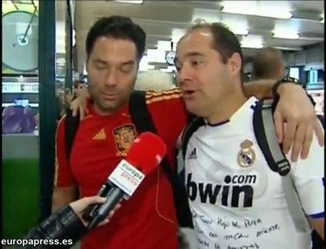 Aficionados merengues y culés rumbo a Valencia