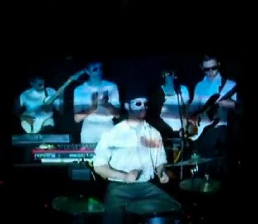 LA FEMME - On the Board   (live.in the garage version)