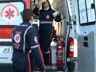 Acidente - Colisão entre um carro e uma moto deixa motocilicista ferido