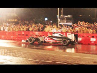 Lewis Hamilton scorches Mumbai streets