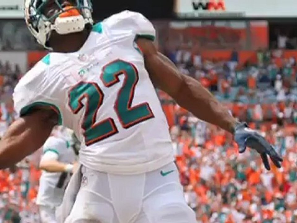 Reggie Bush, Dolphins Run Past Raiders