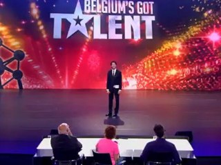 Fernando Espeso chante à la manière de Julio Iglesias
