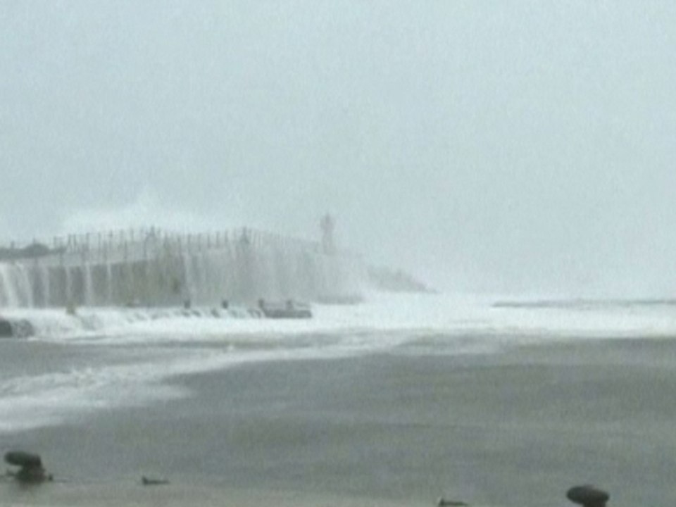 Deadly typhoon batters South Korea