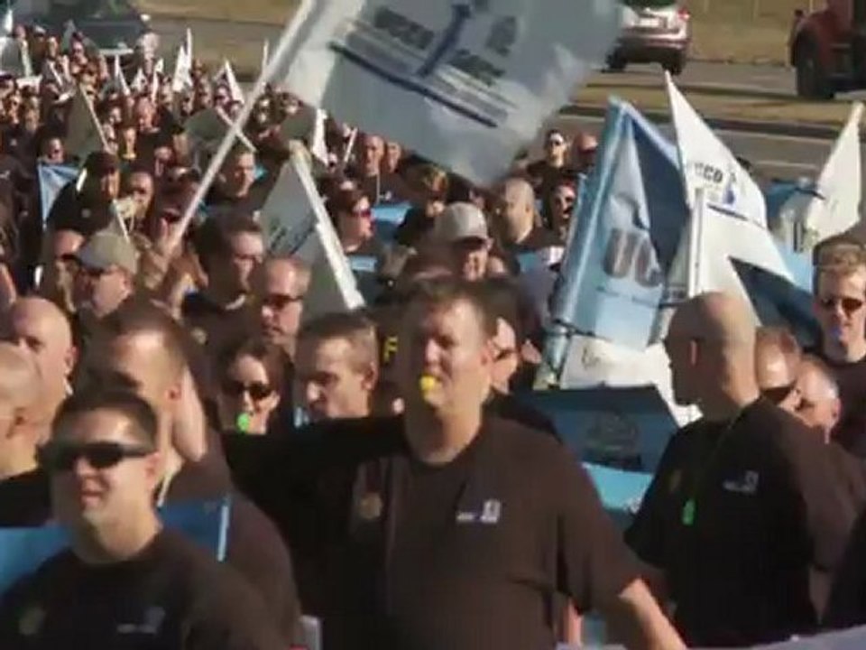 Correctional officers send loud message to Harper government