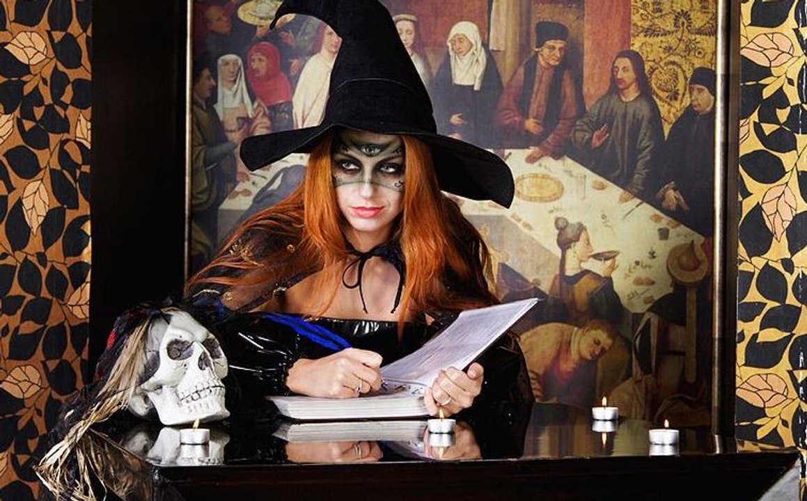 Приворот на низку чермных (красных), камениев любовних