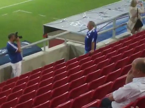 Οπαδός της Σάλκε με τη φανέλα του Ραούλ στο Γεώργιος Καραϊσκάκης