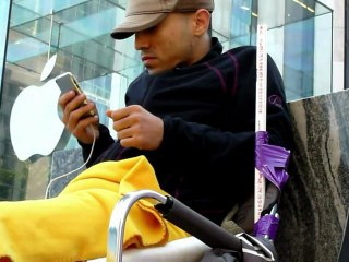 Fanáticos del Iphone5 acampan