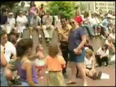 Art of Street Performing with Cellini - Volume 1 (DVD) - Magic Trick Demo 3