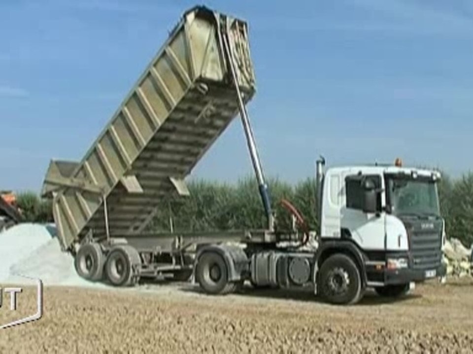 3e campagne de gypse pour les agriculteurs (Vendée)