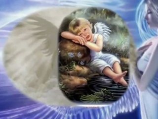 EGY ANGYAL MINDENT LÁT